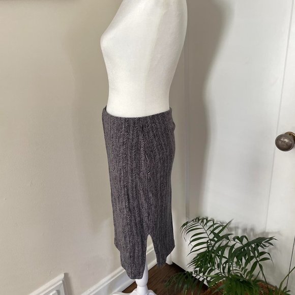 Grey & Black Mini Skirt with Side Slit  No Tag  Size S/M - Picture 3 of 4